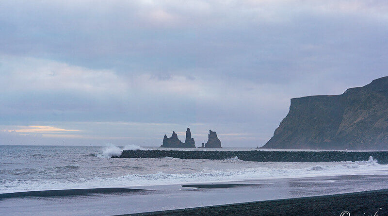 Reynisdrangar: la leyenda de las piedras de Vík